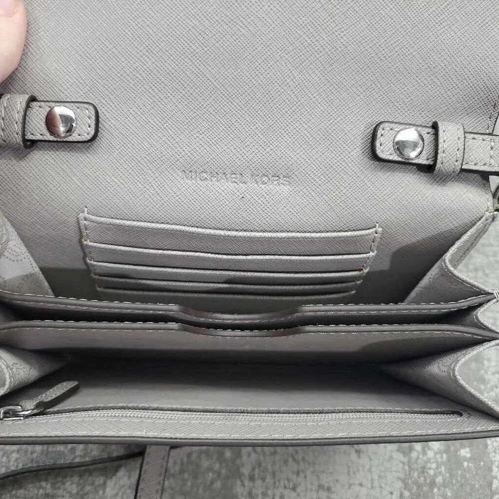 Michael Kors Gray Chain Accent Crossbody Handbag - Stylish & Chic OS - Picture 4 of 6